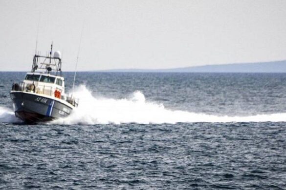 Προσάραξε το σκάφος, λαχτάρησαν οι τουρίστες