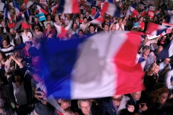 Βουλευτικές εκλογές στη Γαλλία: Ξεκινούν τα μετεκλογικά παζάρια για τον σχηματισμό νέας -ίσως απίθανης- πλειοψηφίας