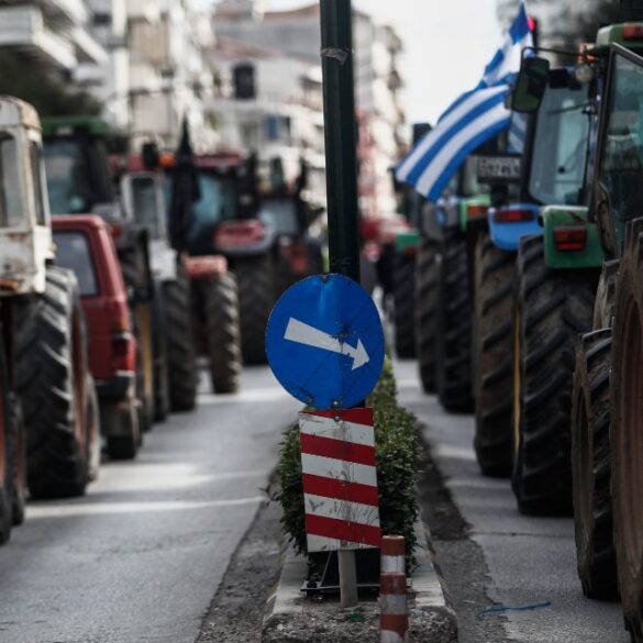 Για το ραντεβού με τον Μητσοτάκη ετοιμάζονται οι αγρότες – Αναμμένες οι μηχανές στα τρακτέρ για την Αθήνα