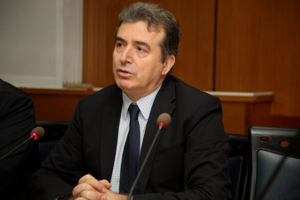 Χρυσοχοΐδης για ηλεκτρικά πατίνια: Σχέδιο για πλήρη απαγόρευση σε ανήλικους