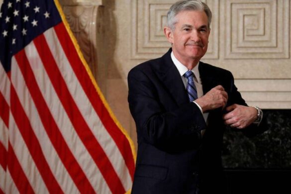 Fed: Κράτησε σταθερά τα επιτόκια, χωρίς… βιασύνη για μείωσή τους