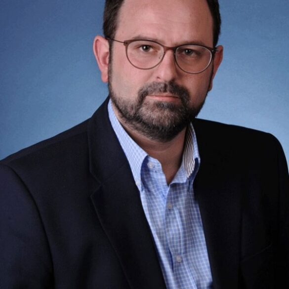ΠΕΡΙΦΕΡΕΙΑ: Στο πλευρό του Νίκου Κοροβέση που εκβιάστηκε
