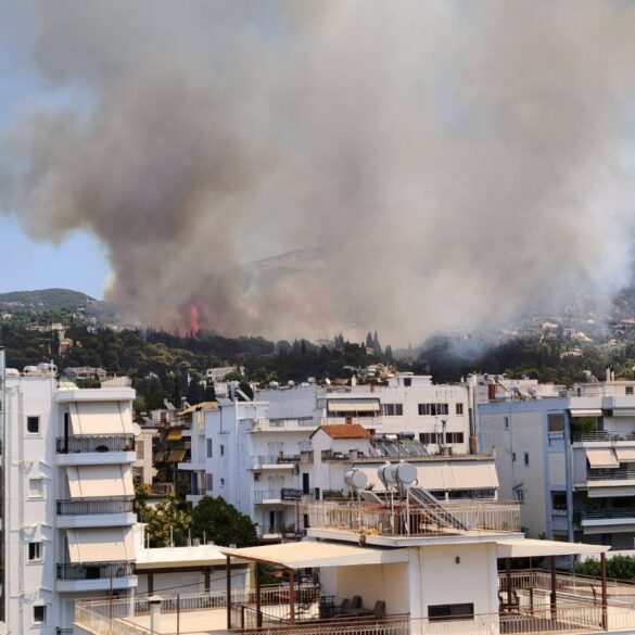 Πάτρα: Φωτιά στην περιοχή της Αρόης- Εκκενώνεται το Γηροκομειό και το Καραμανδάνειο
