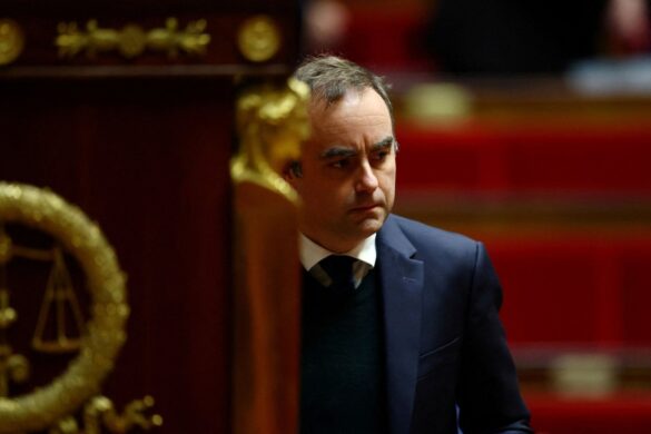 Γαλλία: Τελειώνει ο χρόνος για τη ψήφιση του προϋπολογισμού – Οι κινήσεις των κομμάτων της αντιπολίτευσης