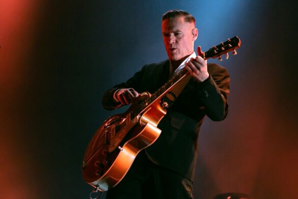 Bryan Adams: Έρχομαι στην Ελλάδα αλλά δεν έχω πάει στην Ακρόπολη