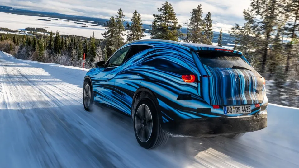 Η ηλεκτρική Mercedes EQC θα αντικατασταθεί μέσα στη χρονιά από την GLC EQ 3 2d4cb121 MERCEDES GLC EQ KAMO 4