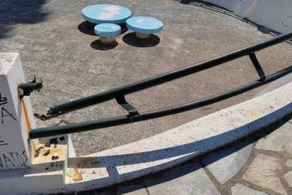 Πάτρα: Στο έλεος των βανδάλων και των καταστροφών οι κοινόχρηστοι χώροι