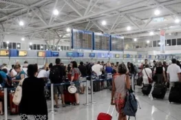 Αυξήθηκε 7,6% η επιβατική κίνηση στα αεροδρόμια της χώρας