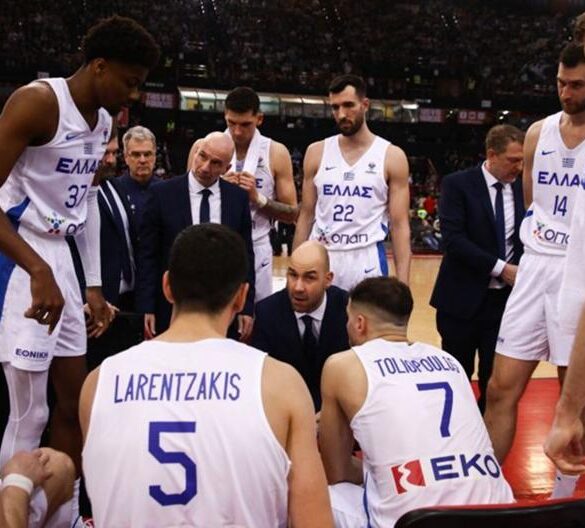 «Όρθια» στη Χάγη και «2/2»