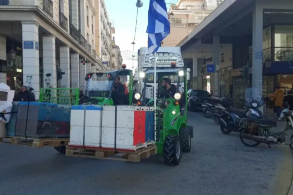Πάτρα: Παράσταση διαμαρτυρίας μελισσοκόμων στην Περιφέρεια