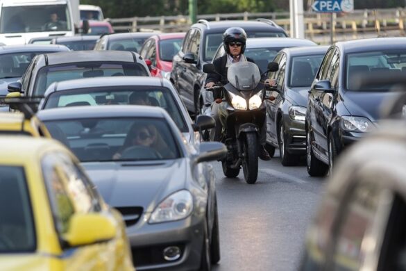Έρχονται τα τέλη κυκλοφορίας – Πόσα θα πληρώσουμε, ποιοι απαλλάσσονται