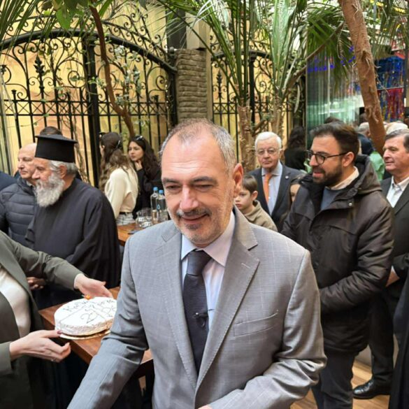Πάτρα: Κοσμοσυρροή στην κοπή πίτας του Ανδρέα Κατσανιώτη (ΦΩΤΟ)