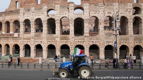 Ιταλία: Με τα τρακτέρ μέχρι το Κολοσσαίο
