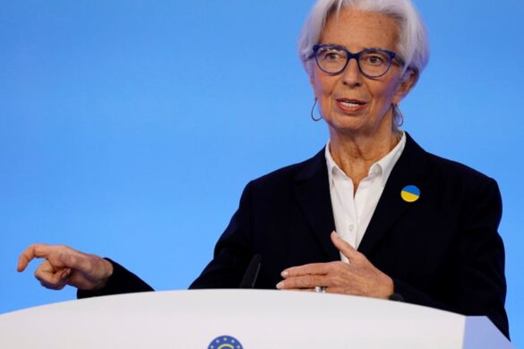 Προσγείωση του πληθωρισμού το 2024 βλέπει η ΕΚΤ