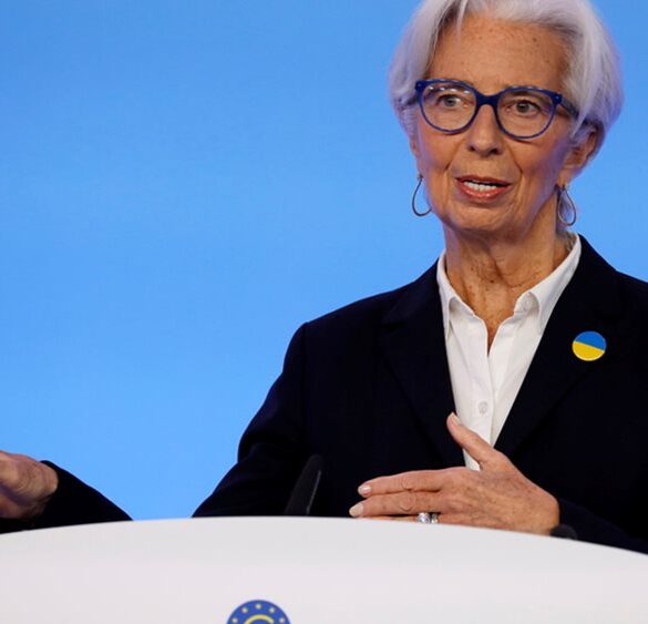 Προσγείωση του πληθωρισμού το 2024 βλέπει η ΕΚΤ