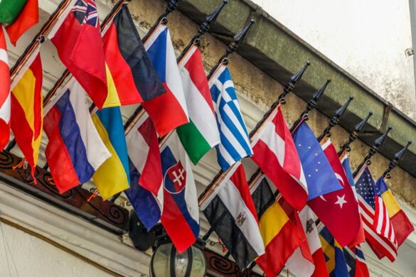 Ενδιάμεσες προβλέψεις ΟΟΣΑ: “Ψαλιδισμένη” ανάπτυξη 0,6% για την ευρωζώνη το 2024, “καμπανάκι” σε κεντρικές τράπεζες