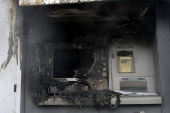 Η ανακοίνωση της ΕΛ.ΑΣ για την απόπειρα διάρρηξης ΑΤΜ στην Πάτρα από τον ληστή των ΕΛΤΑ
