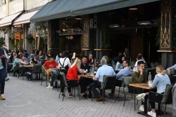 Πάτρα – ΣΚΕΑΝΑ: Διαμαρτυρία την Τρίτη το μεσημέρι στο Δημαρχείο για τα τραπεζοκαθίσματα