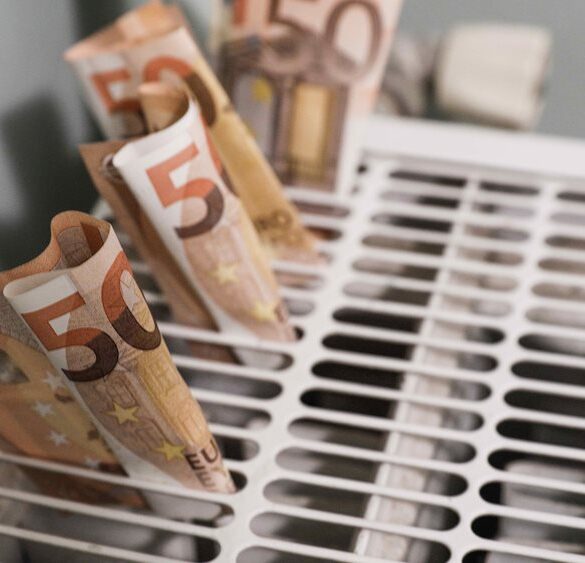 Συναγερμός σε εκατοντάδες χιλιάδες πολυκατοικίες: Έρχονται κοινόχρηστα “βόμβα”