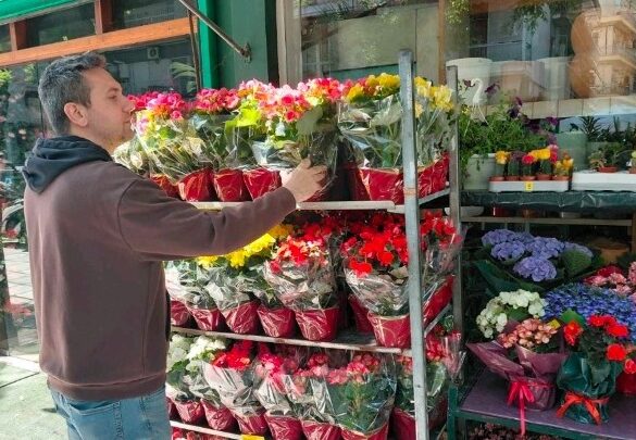 Η γιορτή της μητέρας κερδίζει και φέτος τον Άγιο Βαλεντίνο