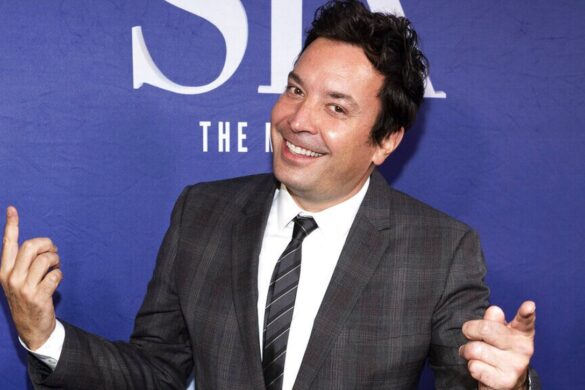 Τζίμι Φάλον: Επέστρεψε το «The Tonight Show» μετά τη λήξη της απεργίας στο Χόλιγουντ