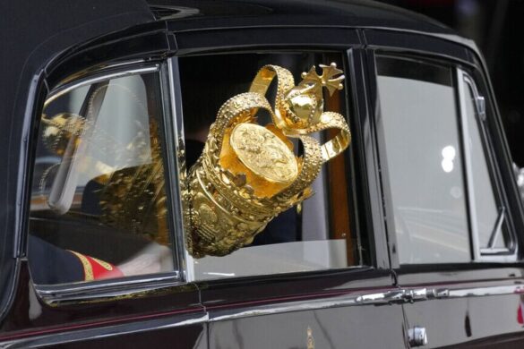 «The Crown»: Αντικείμενα και κοστούμια από τη σειρά θα πωληθούν σε δημοπρασία