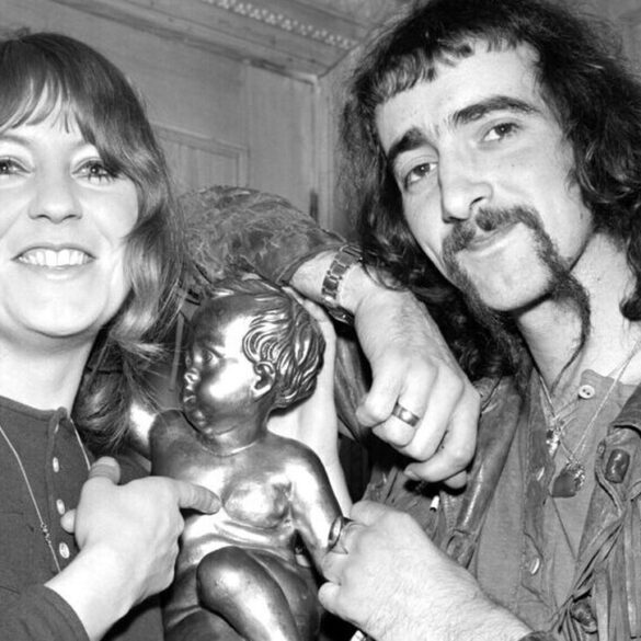 Αγγλία: Μοναδικά αντικείμενα των Fleetwood Mac πωλήθηκαν σε δημοπρασία έναντι χιλιάδων ευρώ