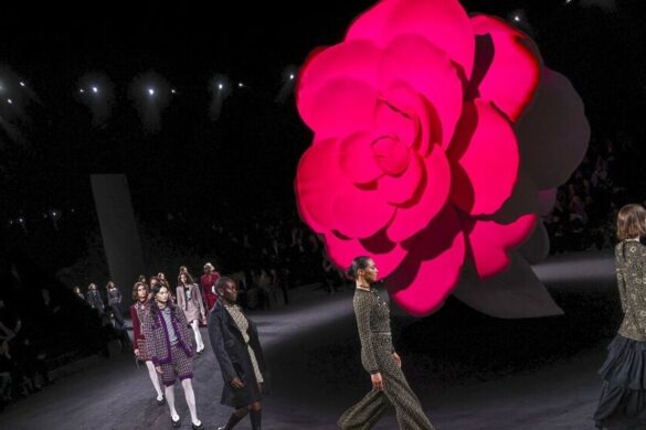 Chanel: Η νέα της κολεξιόν του Γαλλικού οίκου σε ένα διαφορετικό σόου στο Μάντσεστερ