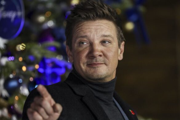 Ο Jeremy Renner αποκαλύπτει πώς άλλαξε η ζωή του μετά το παραλίγο θανατηφόρο ατύχημά του