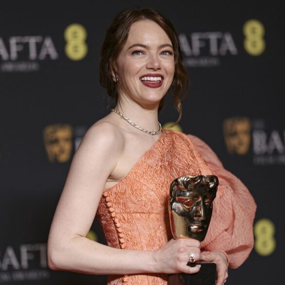 BAFTA 2024: Το ευχαριστώ της Έμα Στόουν στη μητέρα της: «Χωρίς εκείνη τίποτα από αυτά δεν θα υπήρχε»