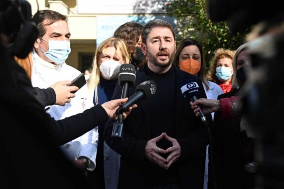 Νίκος Ανδρουλάκης από το Κέντρο Υγείας στην Αλεξάνδρας: Να γίνουν πολλά σημεία δωρεάν μοριακών και rapid test