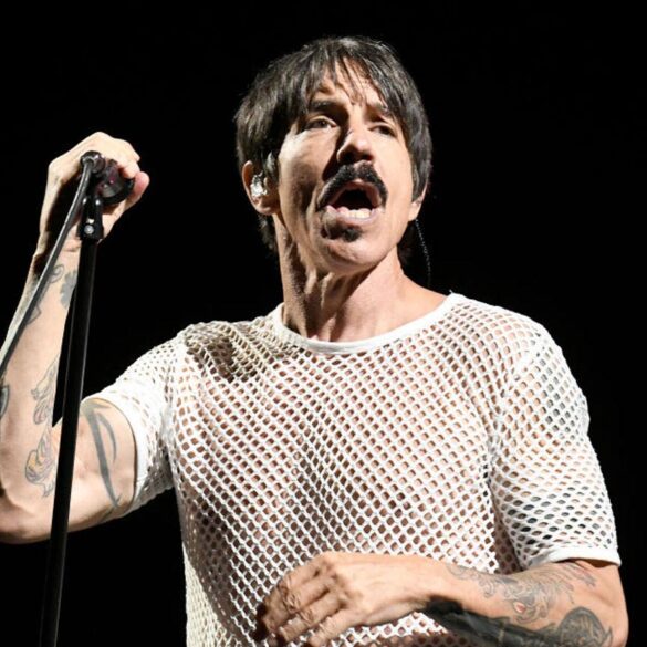 Άντονι Κίντις: Η ζωή του φρόντμαν των Red Hot Chili Peppers θα γίνει ταινία