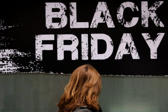 Ετοιμάζονται τα καταστήματα για τη Black Friday