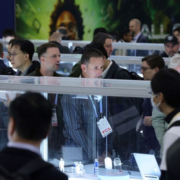 CES 2024: Διαφανείς τηλεοράσεις, ΑΙ και laptops με ένα νέο …πλήκτρο