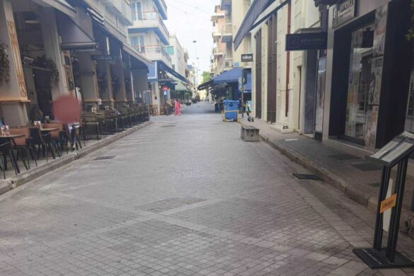 Ρήγα Φεραίου: απώλεια 500σιων τραπεζοκαθισμάτων – απολύσεις στον πεζόδρομο