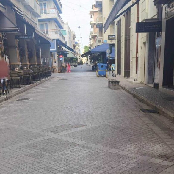 Ρήγα Φεραίου: απώλεια 500σιων τραπεζοκαθισμάτων – απολύσεις στον πεζόδρομο