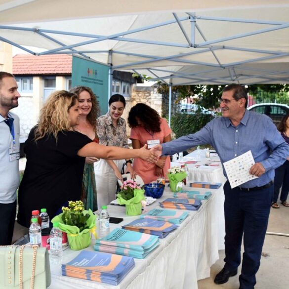 Ο δήμαρχος Πατρέων στα Παλαιά Σφαγεία χθες, πρώτη μέρα του 3ου φεστιβάλ φορέων κοινωνικής φροντίδας