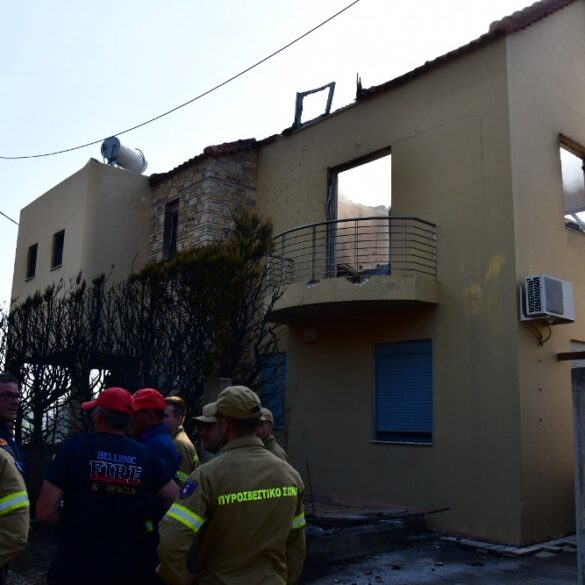 Αρκάς – Το συγκλονιστικό σκίτσο του για τους πυροσβέστες
