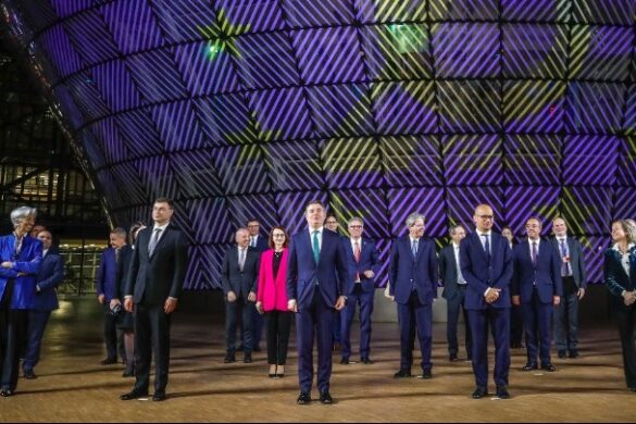 Η Ελλάδα βγαίνει από την ενισχυμένη εποπτεία – Τίτλοι τέλους στην εποχή της κρίσης μετά από 12 χρόνια