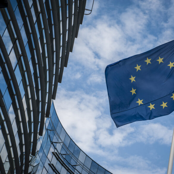 Κομισιόν: Εν αναμονή της κατάθεσης αιτήματος για την πρώτη δόση από το Ταμείο Ανάκαμψης και Ανθεκτικότητας