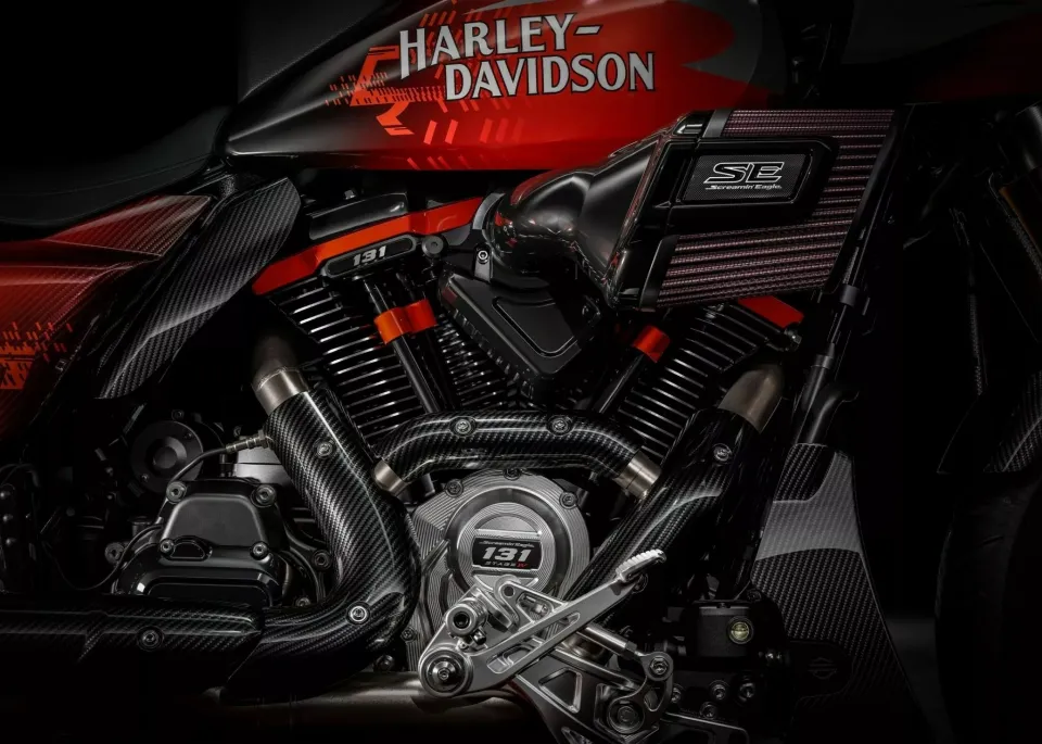 Η συλλεκτική Harley-Davidson Road Glide RR έχει κινητήρα 2.153 κυβικών 2 Harley Davidson CVO Road Glide 6