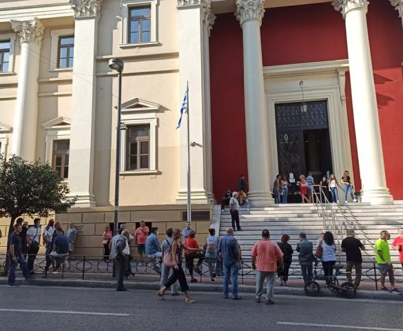 Η δημοτική αρχή Πάτρας για το θέμα των συμβασιούχων: “Δε θα υπάρξει απλήρωτος εργαζόμενος”