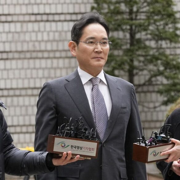 Αθωώθηκε ο πρόεδρος της Samsung Λι Τζε-γιονγκ – Είχε καταδικαστεί για οικονομικά εγκλήματα