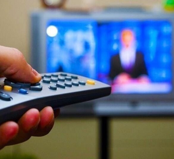 «Βόμβα» κατά γνωστού τηλεπαρουσιαστή με…πολιτική κάλυψη
