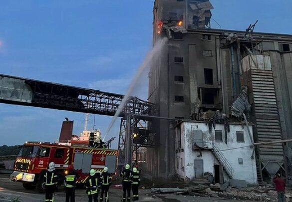 Η Ρωσία έπληξε δύο ουκρανικά φορτηγά πλοία στη Μαύρη Θάλασσα