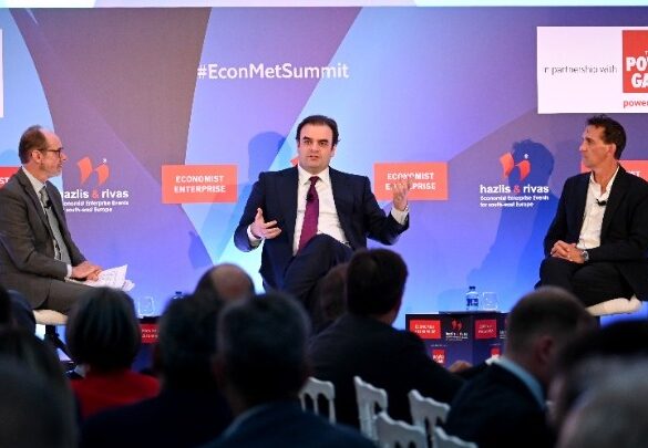 Πιερρακάκης: «Η Ευρώπη δεν έχει την πολυτέλεια να παραμένει 27 χώρες – Πρέπει να γίνει μία»