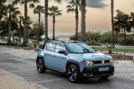 Το Renault 4 E-Tech electric επέστρεψε