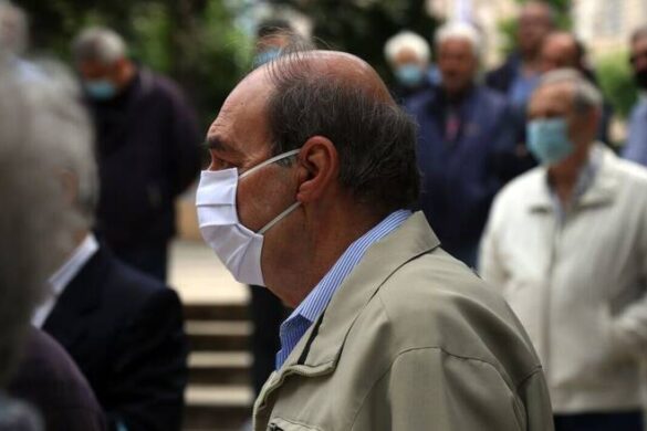 Συντάξεις: Μικρότερες περικοπές για τους απασχολούμενους συνταξιούχους