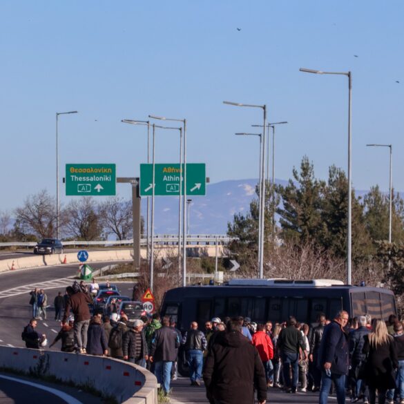 Δεν σταματούν οι αγρότες – Περιμένουν τις «κατάλληλες απαντήσεις» από τον Μητσοτάκη και όχι ψίχουλα
