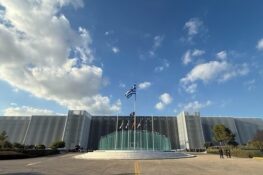 Οι Ένοπλες Δυνάμεις αναλαμβάνουν τη διερεύνηση μη επανδρωμένου σκάφους που βρέθηκε στη Λευκάδα
